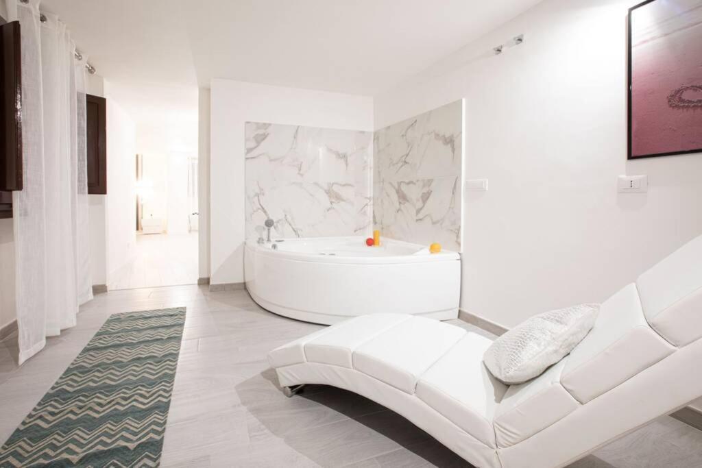 Unforgettable Split Level Jacuzzi Suite Navona - Top Collection Рим Экстерьер фото