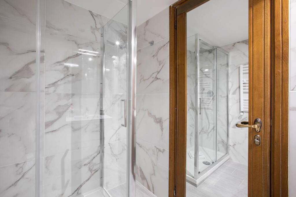 Unforgettable Split Level Jacuzzi Suite Navona - Top Collection Рим Экстерьер фото